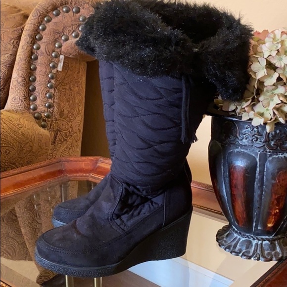Black fur boots with small heel - Picture 2 of 5